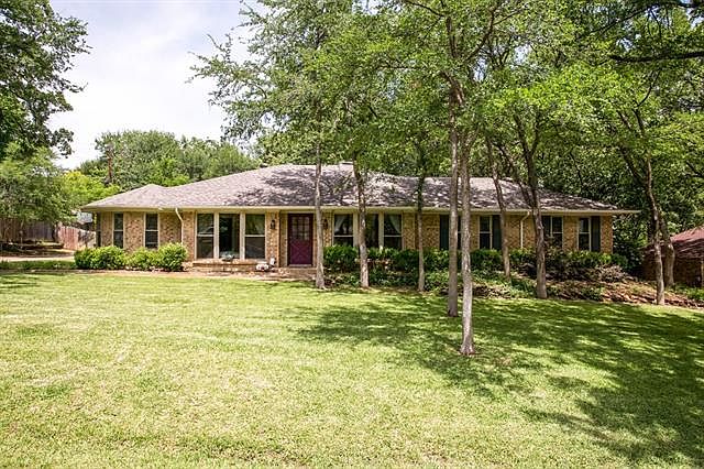 1st image of 224 Oak Forest Dr