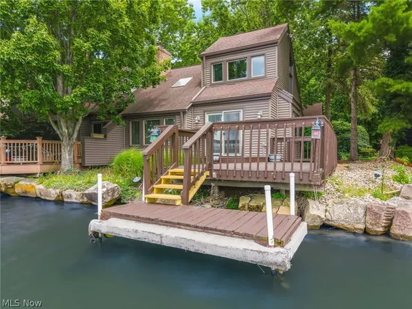 3510 Moonlight Bay Dr NW, Canton, OH 44708