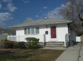 58 Woodward Pkwy, Farmingdale, NY 11735