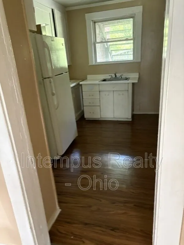 3 bed, 1.0 bath, $850 — Photo 3