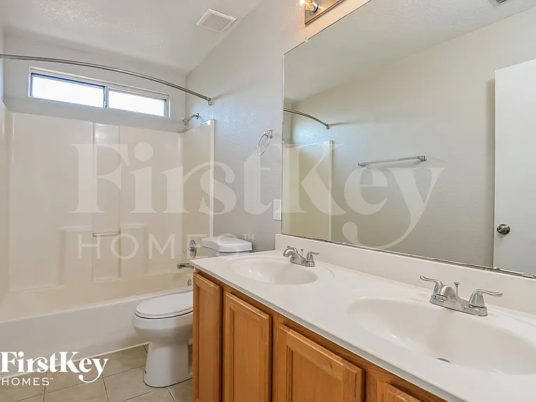 1161 N Chamberlain Pl — Photo 14