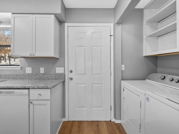 3rd image of 1447 E Sequoyah Ct