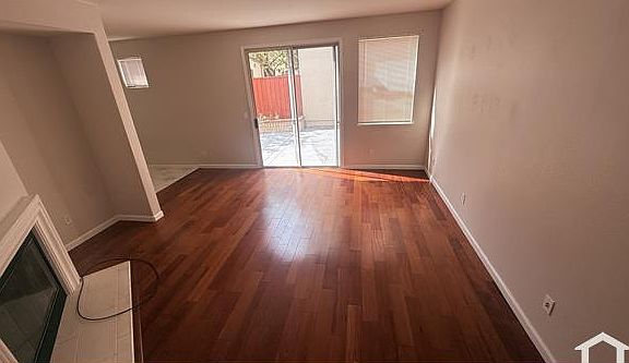 5th image of 3079 Florence Ave