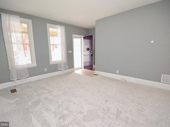 4th image of 328 Superior St