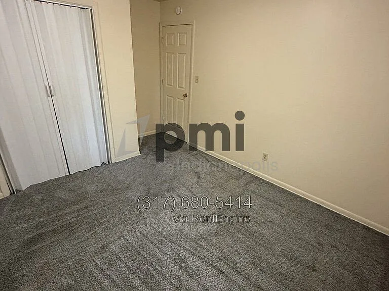 228 S Green St #B — Photo 8