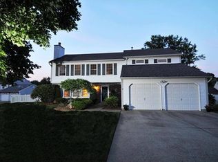 10 Daphne Ct, Edison, NJ 08820