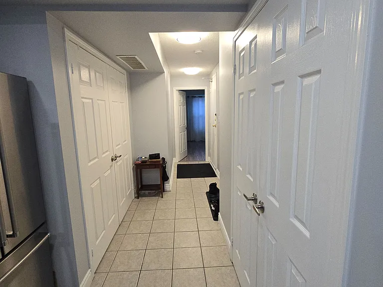 37 Four Winds Dr #22 — Photo 4