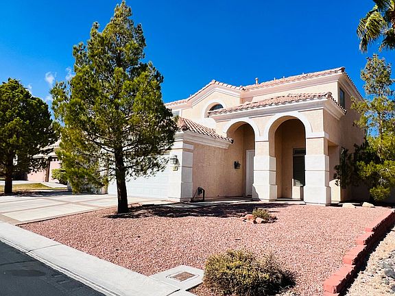 3rd image of 50 Castle Creek Ct