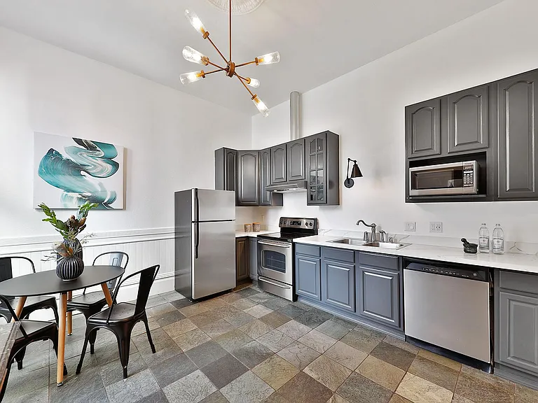725 Webster St — Photo 19