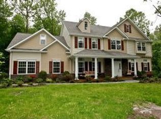 2 Morning View Ct, Chappaqua, NY 10570