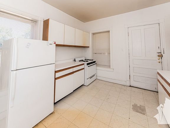 5th image of 853 W Lill Ave APT N