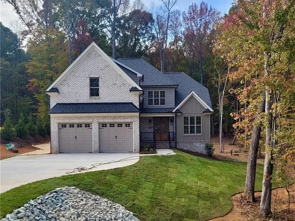 880 Kapstone Xing, Lexington, NC 27295