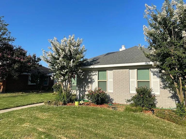 369 Phillips Dr — Photo 2