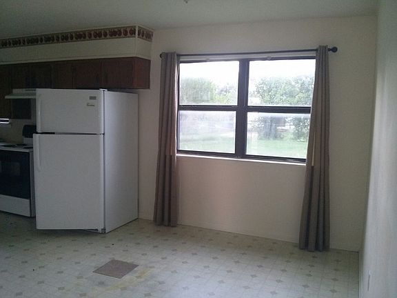 4th image of 303 Dora Cir