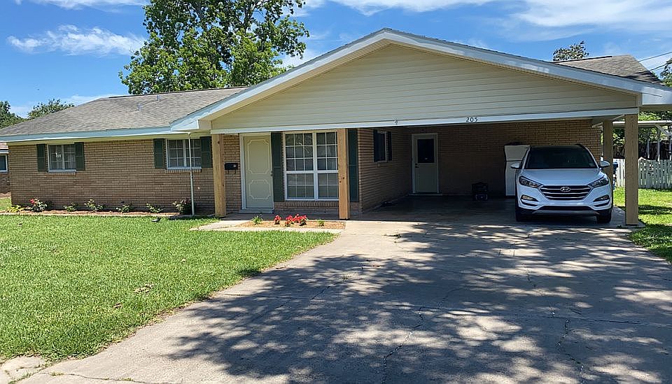 1st image of 205 Lynn Dr
