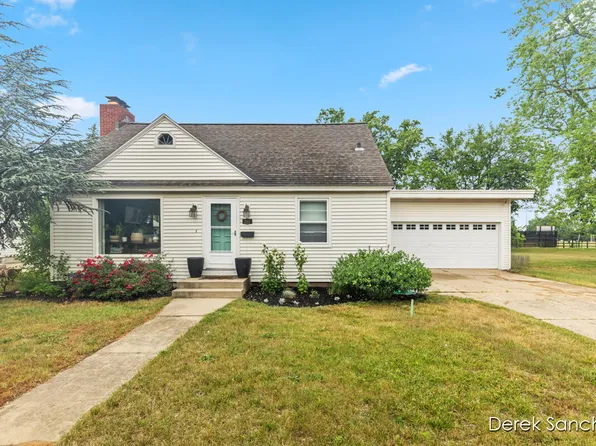 261 W 28th St, Holland, MI 49423