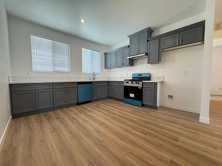 2822 Wall Ave — Photo 7