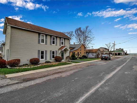 3rd image of 1558 Franklin St