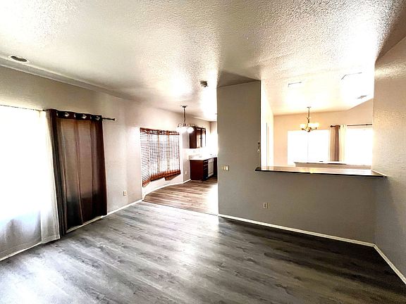3rd image of 25016 Granville St