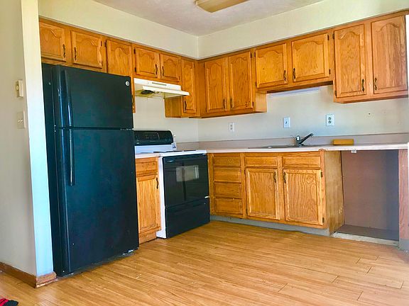 3rd image of 1808 Parkwood Ln APT 3