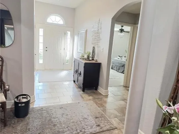 513 Neptune Dr, Raymore, MO 64083