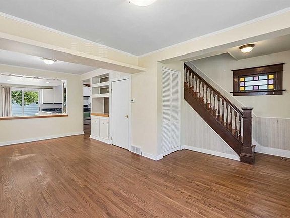 4th image of 420 S 12th Ave NW