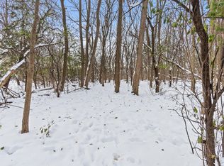 2058 Suffork Rd, Northfield, IL 60093