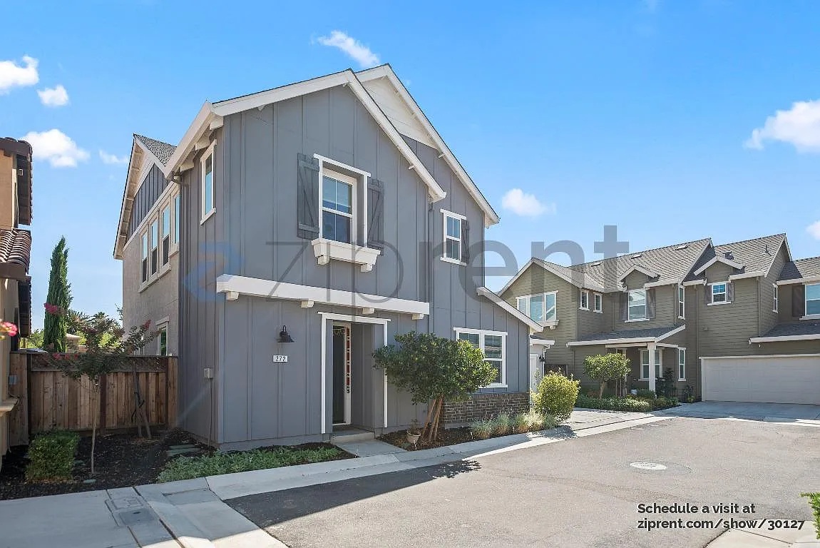 Building Photo - 272 W Hopkins Ct