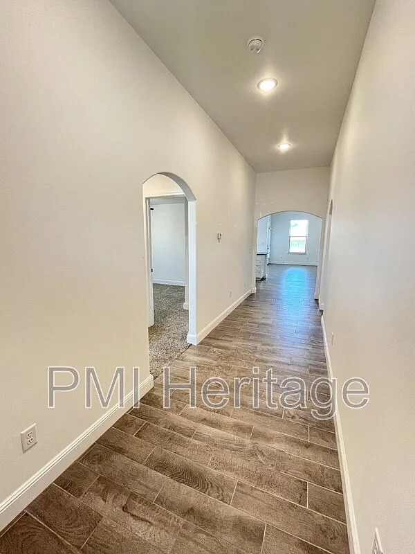 3 bed, 2.0 bath, 1741 sqft, $1,850 — Photo 3