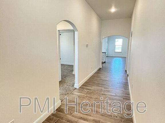 4th image of 2060 Periwinkle Pl
