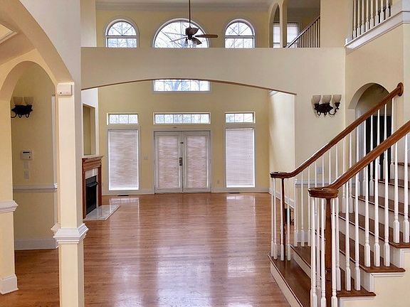 3rd image of 4801 Birchhollow Dr