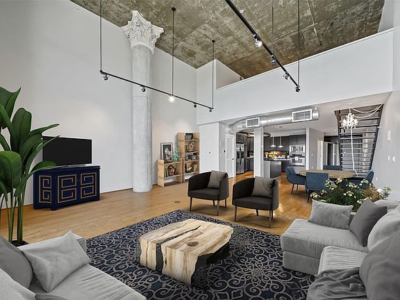 4th image of 1005 S Shepherd Dr APT 605