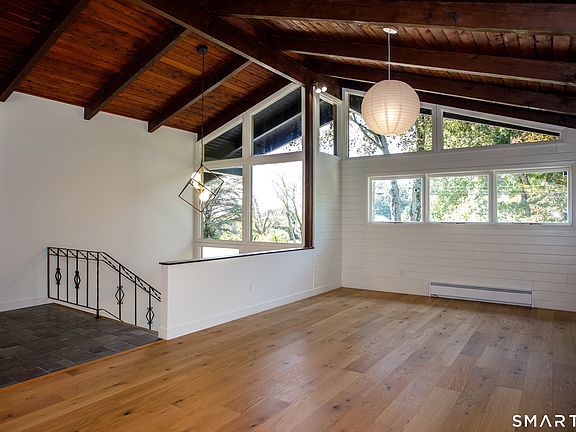 5th image of 10 Royal Oaks Drive