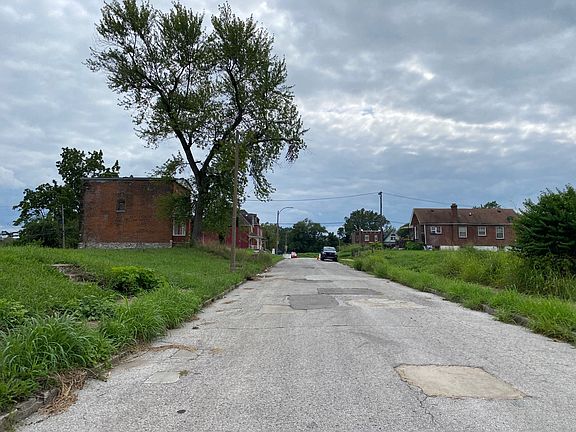 4th image of 3042 Vine Grove Ave