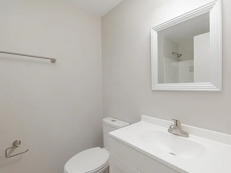 1645 Arlyn Cir #G — Photo 10