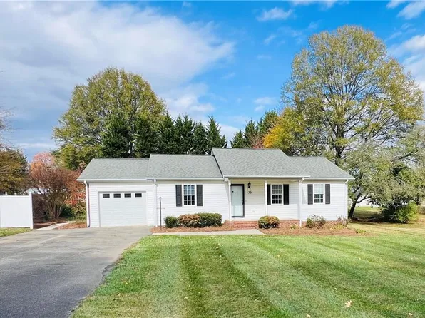 139 Vance St, Dobson, NC 27017