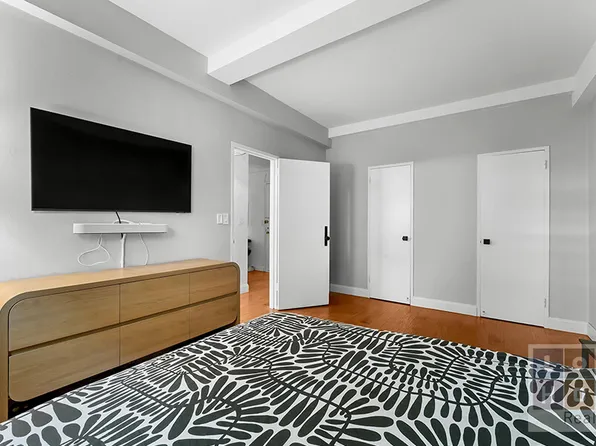 550 Grand Street image 9 of 19