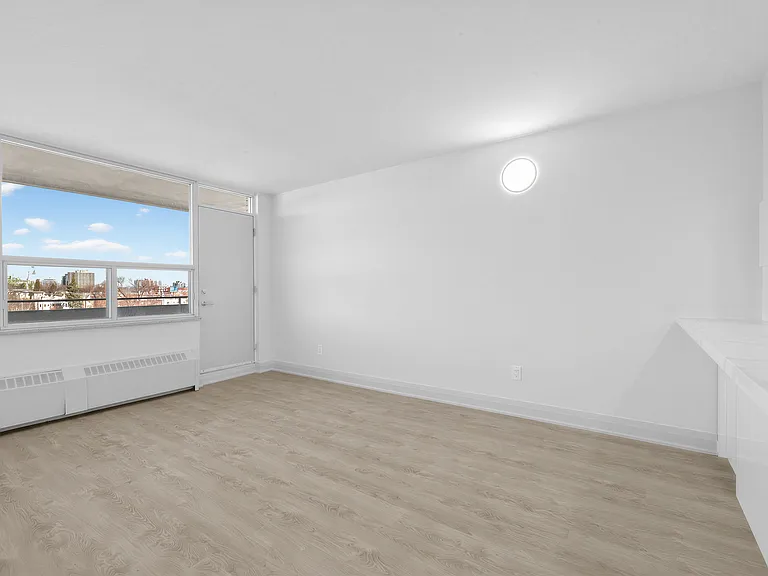 225 Davisville Ave — Photo 27