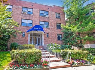 90 Schenck Ave, Great Neck, NY 11021