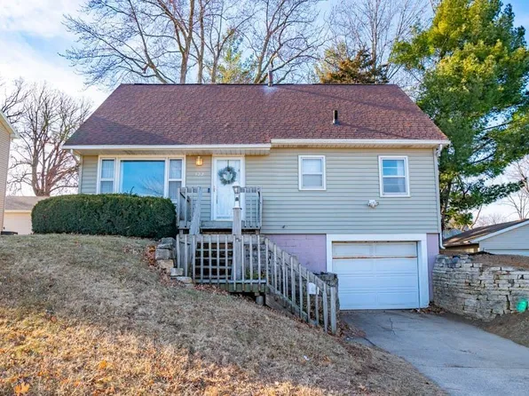 122 N College St, Cedar Falls, IA 50613