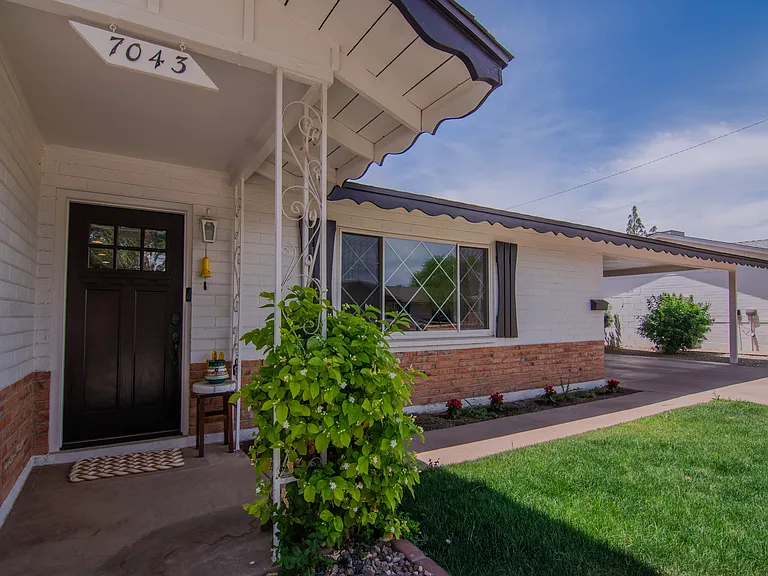 7043 E Moreland St — Photo 32