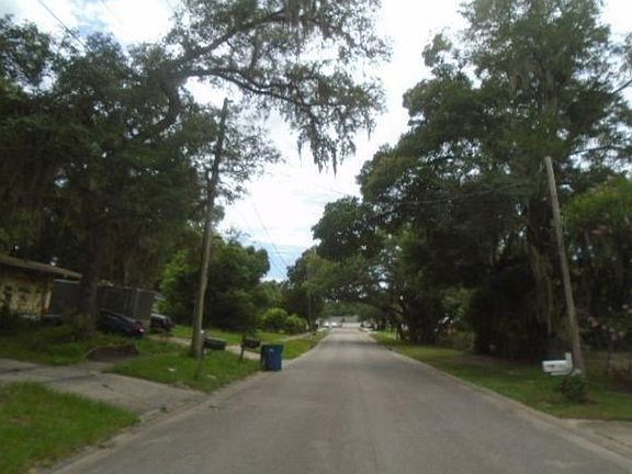 Exterior Neighborhood (street photo)