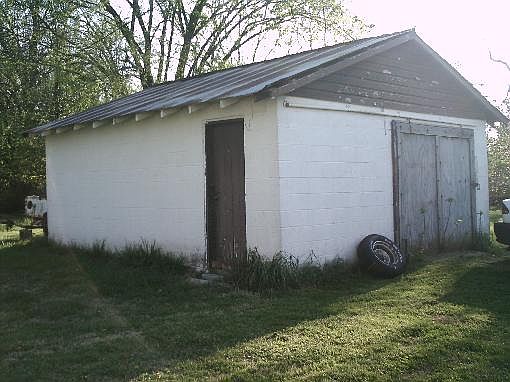 2nd image of 726 W North St