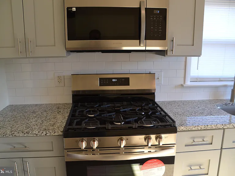 246 Ardmore Ave — Photo 6