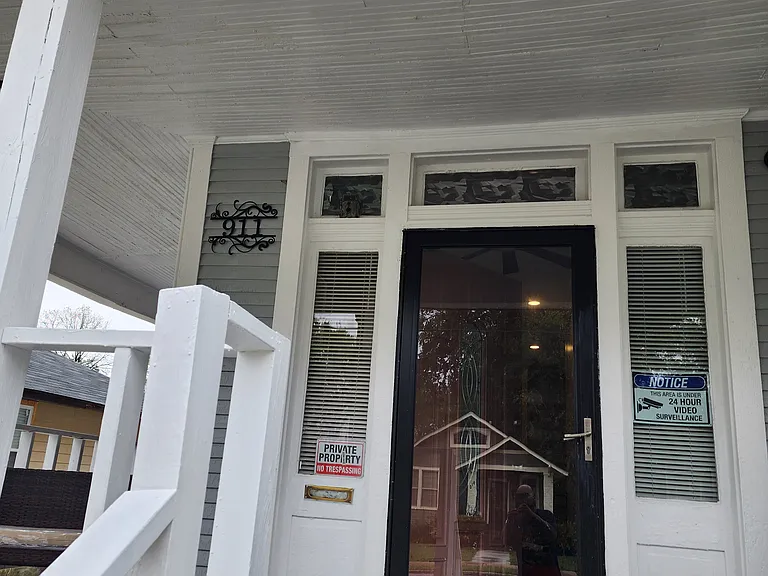 911 Polk Ave — Photo 19