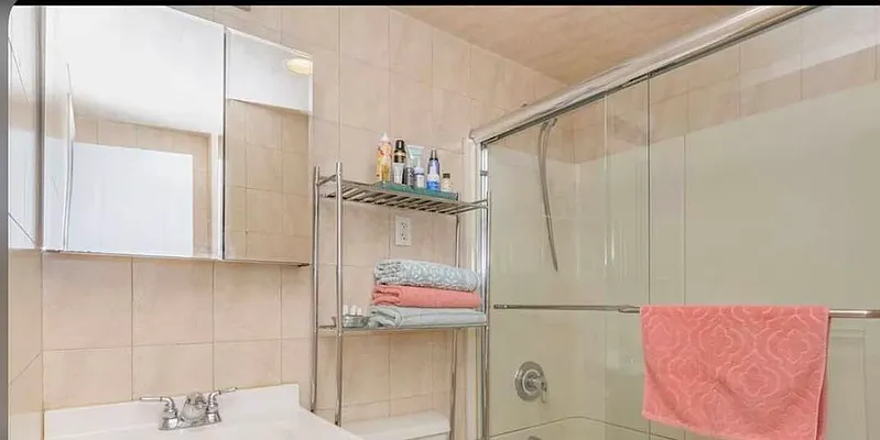 Rented by Voro, LLC | media 6