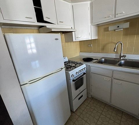 4th image of 5348 N Cumberland Ave #405