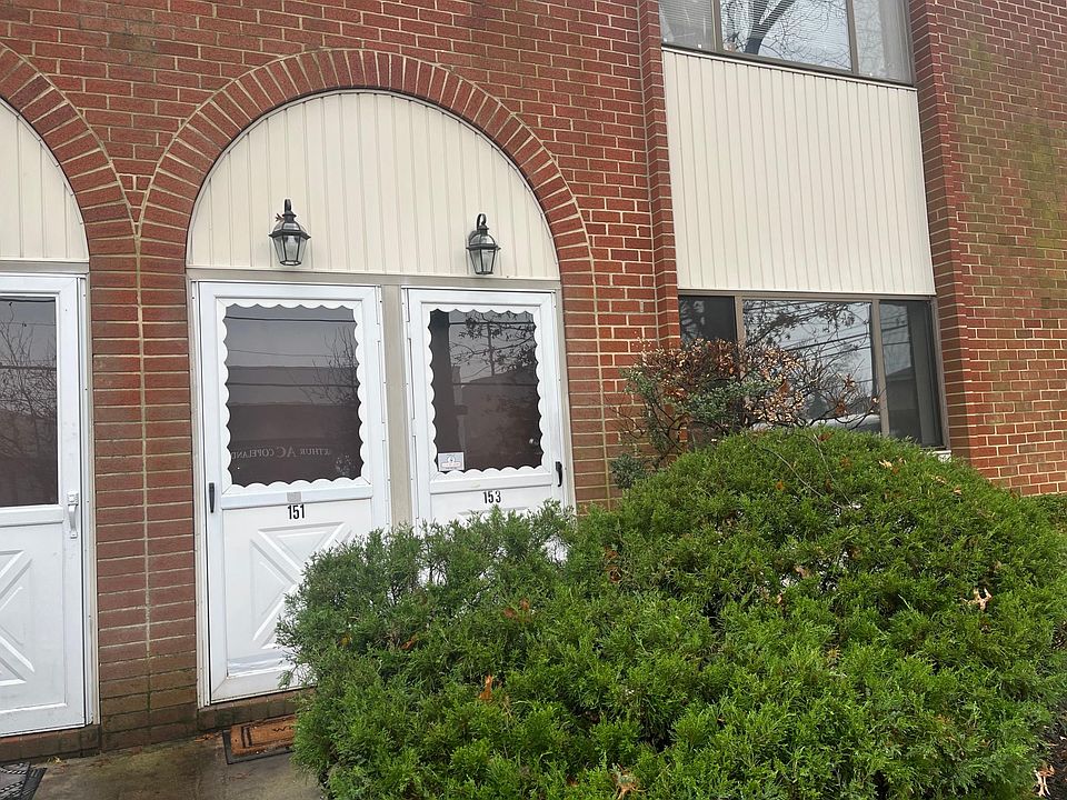 1st image of 153 Grove Ave Floor 1