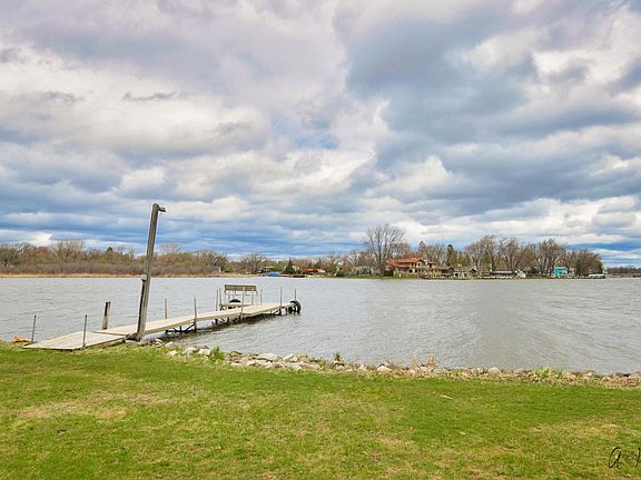 5th image of 2934 Shorewood Dr