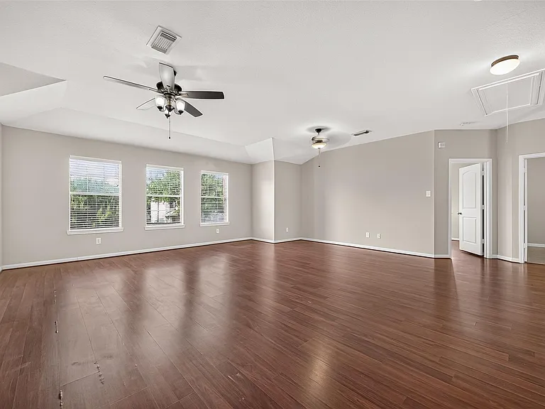 2110 Castle Gardens Ln — Photo 31
